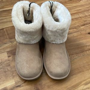 Arizona boots, brand new, 9 but fits small